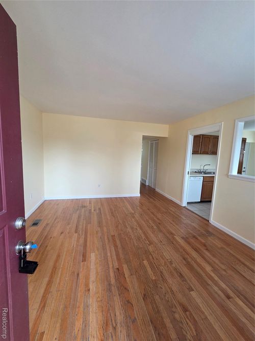 16053 Jackson St, Taylor, MI, 48180-5339 | Card Image