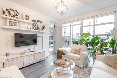 102-10 Concord Pl, Grimsby, ON, L3M0G6 | Card Image