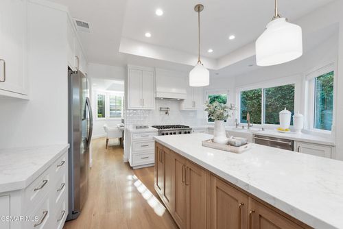 29536 Fountainwood St, Agoura Hills, CA, 91301-4111 | Card Image