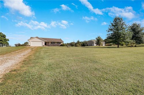 24314 S Hunter Rd, Peculiar, MO, 64078-8866 | Card Image
