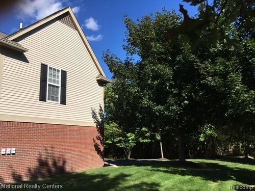 28346 Carlton Way Dr, Novi, MI, 48377-2635 | Card Image