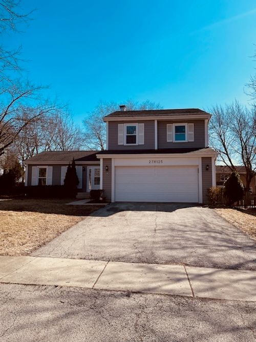 27W125 Chestnut Ln, Winfield, IL, 60190-2048 | Card Image