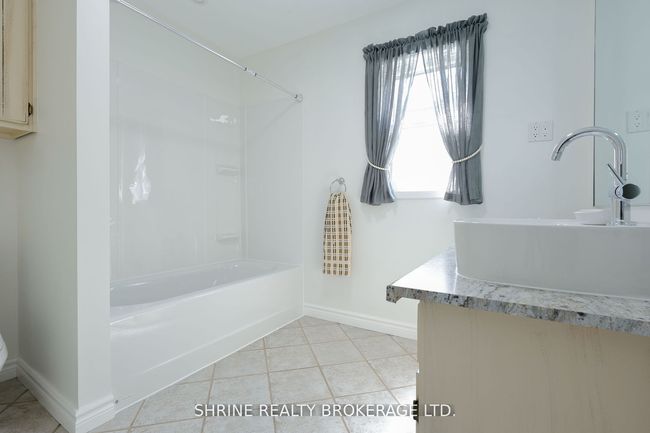 853 Queens Ave, House other with 3 bedrooms, 1 bathrooms and 2 parking in London ON | Image 10