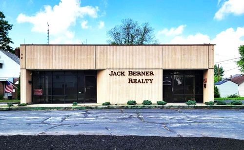 402 Pine St, Greenville, OH, 45331-1255 | Card Image