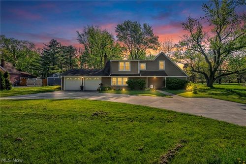 8689 Stearns Rd, Olmsted Twp, OH, 44138-1740 | Card Image