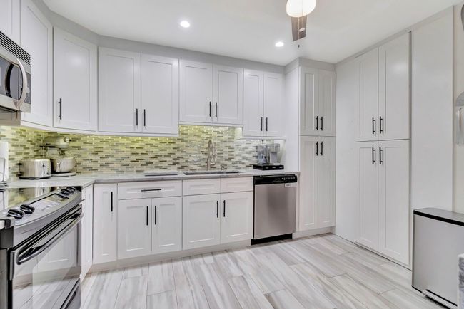 25-B - 8051 Ambach Way, Home with 2 bedrooms, 2 bathrooms and null parking in Hypoluxo FL | Image 7