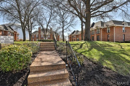 1-922 Claytonbrook Dr, Ballwin, MO, 63011-1574 | Card Image