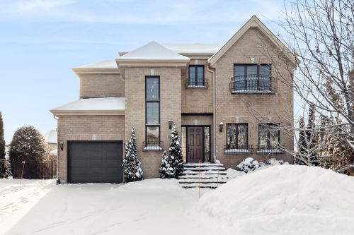 7580 Rue Latouche, Brossard, QC, J4Y3H2 | Card Image