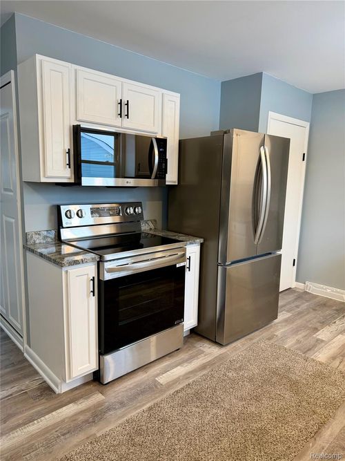 5976 Falkenbury Rd, North Branch, MI, 48461-9675 | Card Image