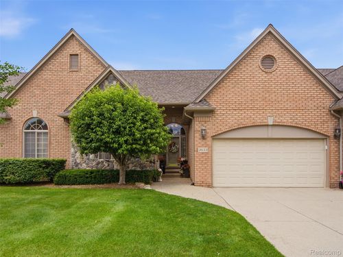 2633 Ridgecrest Dr, Shelby Township, MI, 48316-3868 | Card Image