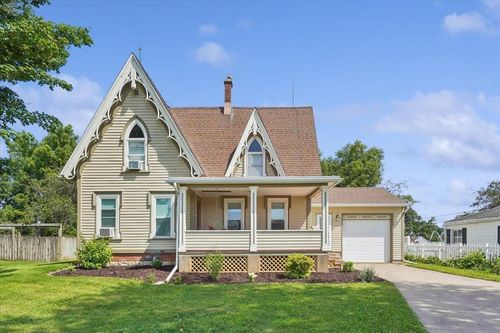 403 W Main St, Waukon, IA, 52172-1847 | Card Image
