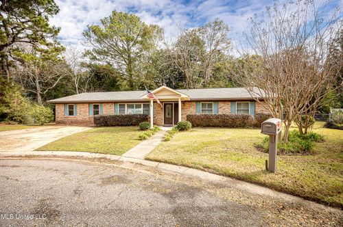 1107 Le Badine Ct, Ocean Springs, MS, 39564-2820 | Card Image