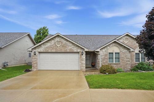 0-1013 10th St, De Witt, IA, 52742-1284 | Card Image