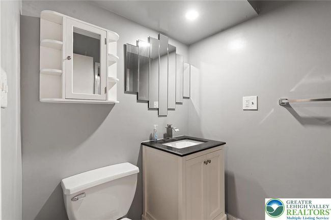 1048 N 27 Th St, House other with 4 bedrooms, 4 bathrooms and null parking in Allentown PA | Image 16