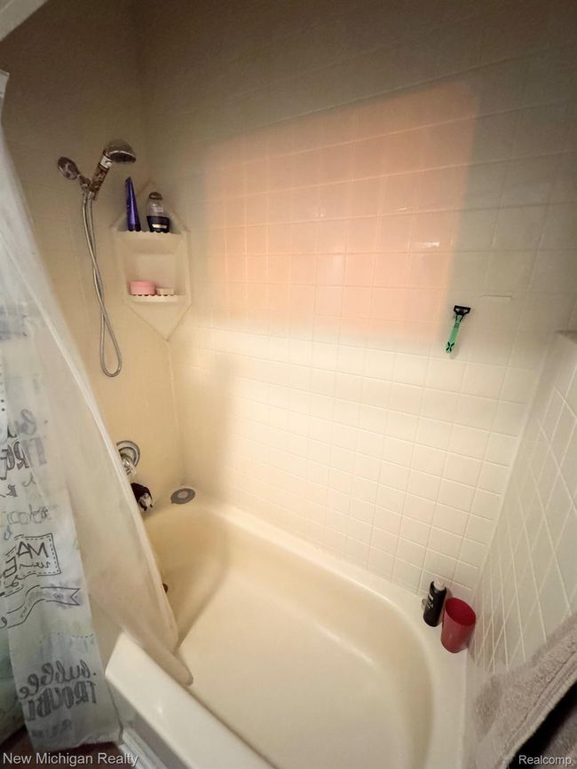 3302 Newton Rd, House other with 3 bedrooms, 2 bathrooms and null parking in Commerce Township MI | Image 14