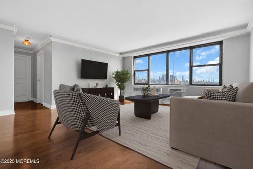 707-500 Central Ave, Union City, NJ, 07087-5302 | Card Image