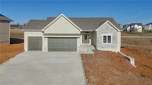 6045 Apache Dr, Shawnee, KS, 66226-2726 | Card Image