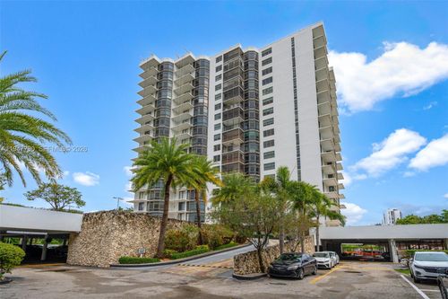 apt-304-3375 N Country Club Dr, Aventura, FL, 33180-1651 | Card Image