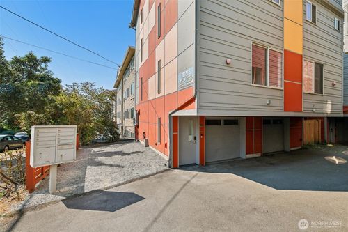 4341 8th Ave Ne, Seattle, WA, 98105-4704 | Card Image