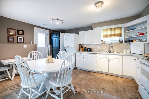801 Tarn Crt, Oshawa, ON, L1J7C9 | Card Image