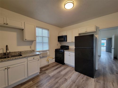 up-3913 Winnie St, Galveston, TX, 77550-1246 | Card Image