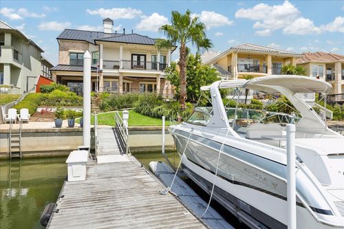 631 Northport Ln, Kemah, TX, 77565-2980 | Card Image