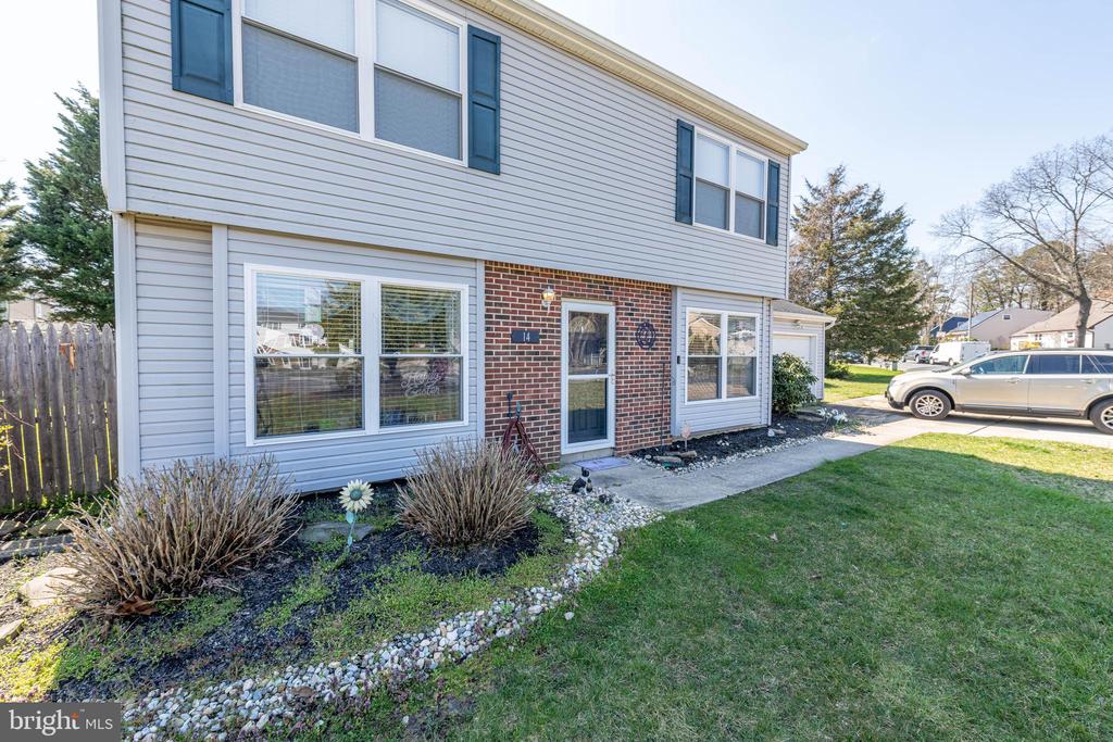 Sugar Bush Dr, Sicklerville, NJ 08081
