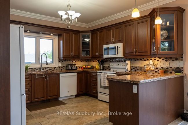 2950 Radar Rd, House other with 4 bedrooms, 3 bathrooms and 20 parking in Garson ON | Image 7