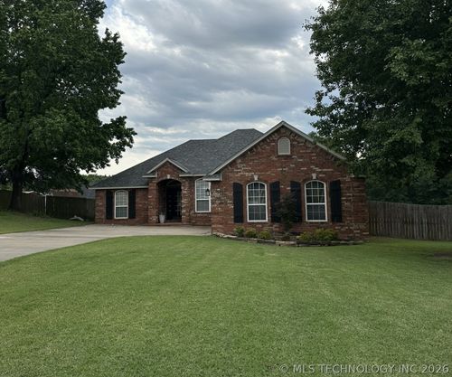 1813 Nightingale Cir, McAlester, OK, 74501-7502 | Card Image