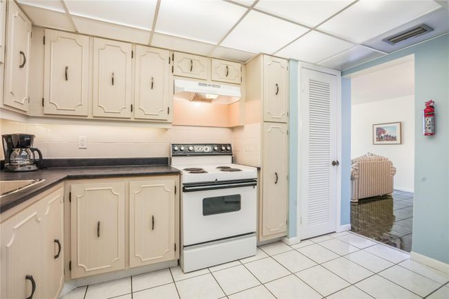 APT-1008 - 3113 S Ocean Dr, Condo with 2 bedrooms, 2 bathrooms and null parking in Hallandale Beach FL | Image 13