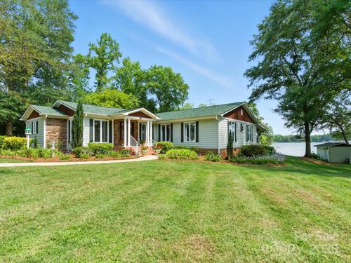 703 Island Point Rd, Mount Holly, NC, 28120-9705 | Card Image