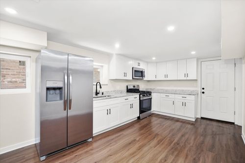 4952 W Augusta Blvd, CHICAGO, IL, 60651-4301 | Card Image