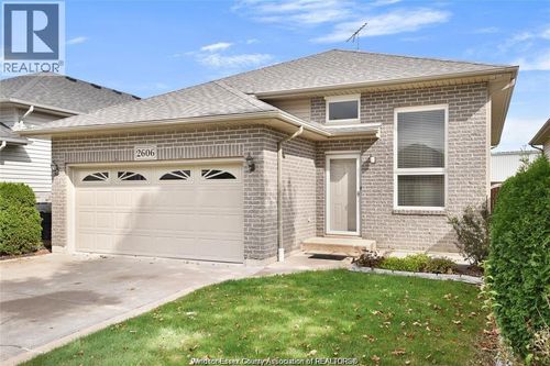 2606 Maitland Ave, Windsor, ON, N8P1Y9 | Card Image