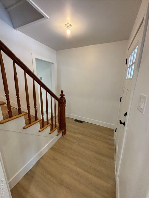 63 Capron St, Walden, NY, 12586-1223 | Card Image