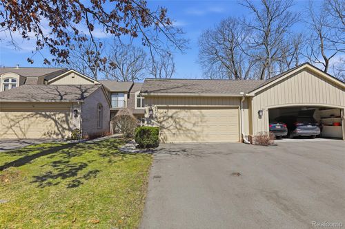 1135 Ivyglen Cir, Bloomfield Hills, MI, 48304-1236 | Card Image