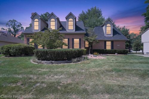 2912 Tanglewood Dr, Wayne, MI, 48184-2815 | Card Image