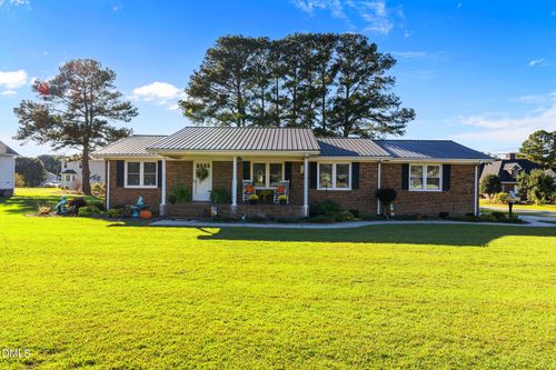 631 E Sanders St, Four Oaks, NC, 27524-9375 | Card Image