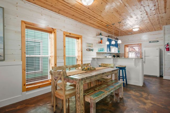 Spacious dining that seat 8 at the table and 2 at the bar! | Image 6