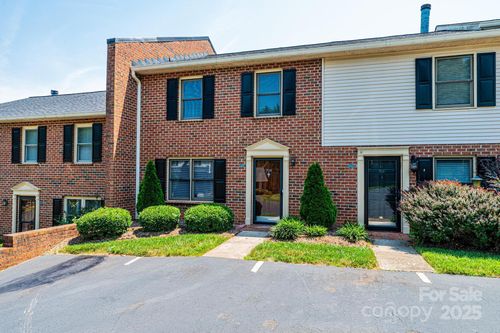 709 21st Ave Ne, Hickory, NC, 28601-1562 | Card Image