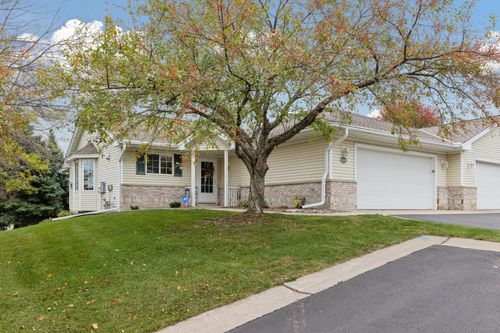 824 Woodland Dr, Mahtomedi, MN, 55115-1466 | Card Image