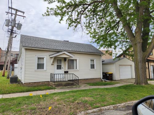 203 N Eastman St, Harvard, IL, 60033-2765 | Card Image