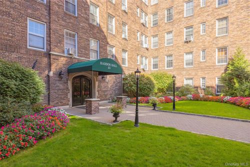 2m-25 Parkview Ave, Yonkers, NY, 10708-2916 | Card Image