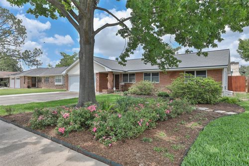 2427 Willowby Dr, Houston, TX, 77008-3058 | Card Image