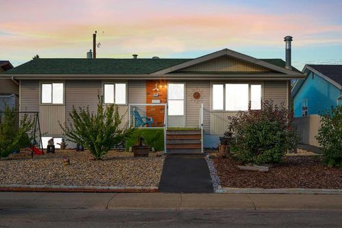 5848 Maddock Drive Ne, Calgary, AB, T2A3W6 | Card Image