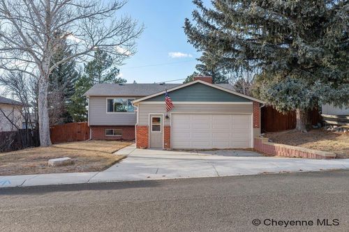 6538 Moreland Ave, Cheyenne, WY, 82009-3208 | Card Image