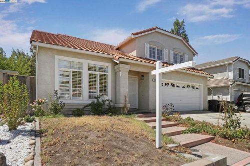 2883 Saint Martins Way, Tracy, CA, 95377-8233 | Card Image