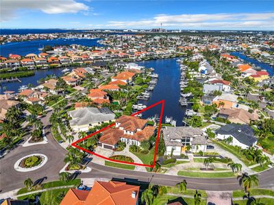 949 Symphony Isles Boulevard, House other with 4 bedrooms, 4 bathrooms and null parking in Apollo Beach FL | Image 3