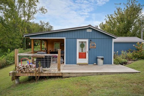 1977 Pollard Rd, Walling, TN, 38587-5102 | Card Image