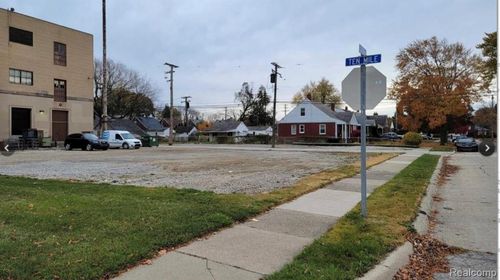 7356 E 10 Mile Road, Center Line, MI, 48015 | Card Image