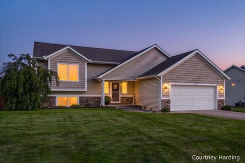 4263 Railside Dr, Dorr, MI, 49323-9061 | Card Image
